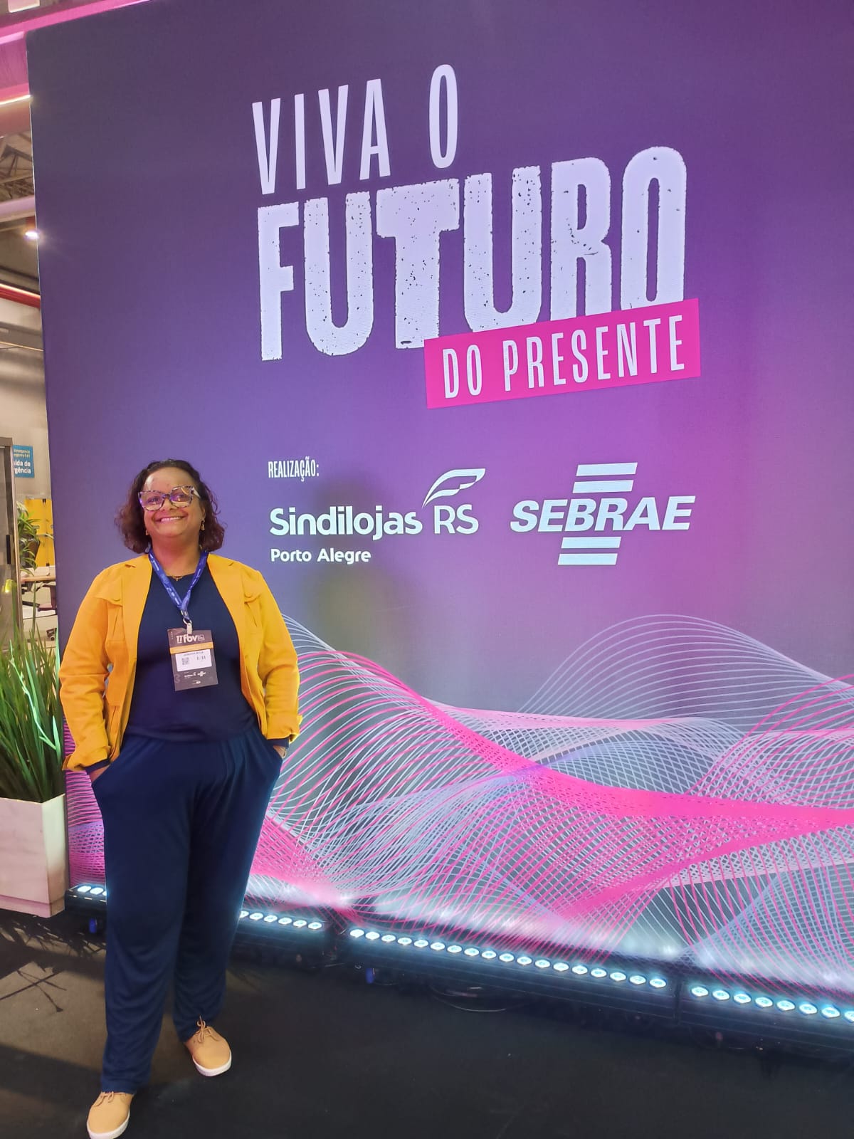 Joseana ministrando palestra para jovens atletas